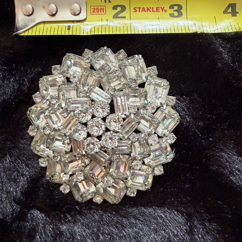 Albert Weiss Silver Rhinestones Brooch - Picture 5 of 7